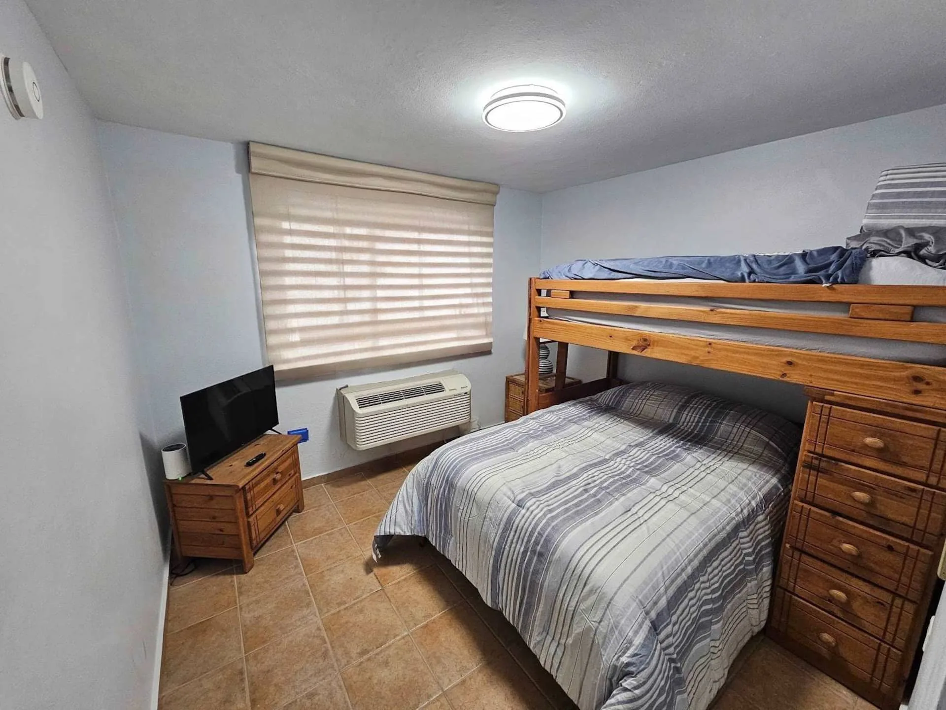 Third bedroom — bunks